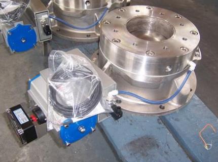 生產線上的圓頂閥.jpg 生產線上的圓頂閥.jpg